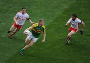 21 September 2008; Tommy Walsh, Kerry, in action against Enda McGinley, left, and Joseph McMahon, Tyrone. GAA Football All-Ireland Senior Championship Final, Kerry v Tyrone, Croke Park, Dublin. Picture credit: Stephen McCarthy / SPORTSFILE
