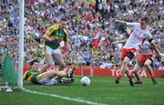 21 September 2008; Tyrone's Tommy McGuigan beats Kerry's Padraig Reidy and Darragh O Se to score his side's only goal of the game. GAA Football All-Ireland Senior Championship Final, Kerry v Tyrone, Croke Park, Dublin. Picture credit: David Maher / SPORTSFILE