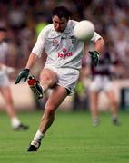 27 August 2000; Karl O'Dwyer of Kildare during the Bank of Ireland All-Ireland Senior Football Championship Semi-Final match between Galway and Kildare at Croke Park in Dublin. Photo by Aoife Rice/Sportsfile