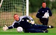 30 August 2000; Dean Kiely during Republic of Ireland Squad Training at the AUL Sports Complex in Clonshaugh, Dublin. Photo by David Maher/Sportsfile