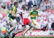 21 September 2008; Kevin Hughes, Tyrone, in action against Darragh O'Se, Kerry, in the build up for the goal. GAA Football All-Ireland Senior Championship Final, Kerry v Tyrone, Croke Park, Dublin. Picture credit: Oliver McVeigh / SPORTSFILE
