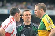 21 September 2008; Referee Maurice Deegan with Tyrone captain Brian Dooher, left, and Kerry captain Tomas O Se before the game. GAA Football All-Ireland Senior Championship Final, Kerry v Tyrone, Croke Park, Dublin. Picture credit: David Maher / SPORTSFILE