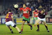 13 October 2008; Ted Furman, Ballymun Kickhams, in action against Rory O'Connor, left, and Michael Brides, Oliver Plunketts/Eoghan Ruadh. Dublin Senior Football Semi-Final, Ballymun Kickhams v Oliver Plunketts/Eoghan Ruadh, Parnell Park, Dublin. Picture credit: Pat Murphy / SPORTSFILE