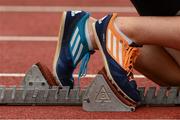 18 July 2015; A detailed view of a runner in the starting blocks before a race. GloHealth National Juvenile Relay and B Championships. Harriers Stadium, Tullamore, Co. Offaly. Picture credit: Piaras Ó Mídheach / SPORTSFILE