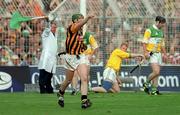 10 September 2000; Henry Shefflin of Kilkenny celebrates after scoring his side's second goal during the All-Ireland Senior Hurling Championship Final match between Kilkenny and Offaly at Croke Park in Dublin. Photo by Damien Eagers/Sportsfile