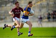 3 August 2015; Alan Tynan, Tipperary, in action against Ian Kent, Galway. Electric Ireland GAA Football All-Ireland Minor Championship, Quarter-Final, Galway v Tipperary. O'Connor Park, Tullamore, Co. Offaly. Picture credit: Piaras Ó Mídheach / SPORTSFILE