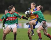 18 January 2009; Gary Cox, Roscommon, in action against Billy Joe Padden and Sean Purcell, Mayo. FBD League, Section A, Mayo v Roscommon, Ballyhaunis GAA Club, Ballyhaunis, Co. Mayo. Picture credit: Ray Ryan / SPORTSFILE