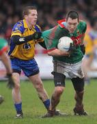 18 January 2009; Barry Kelly, Mayo, in action against Seanie McDermott, Roscommon. FBD League, Section A, Mayo v Roscommon, Ballyhaunis GAA Club, Ballyhaunis, Co. Mayo. Picture credit: Ray Ryan / SPORTSFILE