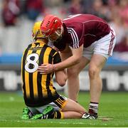 16 August 2015; Galway's Ian O'Brien consoles Kilkenny's Richie Leahy after the game. Electric Ireland GAA Hurling All-Ireland Minor Championship, Semi-Final Replay, Kilkenny v Galway. Croke Park, Dublin. Picture credit: Piaras Ó Mídheach / SPORTSFILE