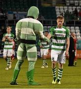 17 August 2015; Damien Duff, Shamrock Rovers, at the end of game with mascot Hooperman after making his debut. SSE Airtricity League Premier Division, Shamrock Rovers v Cork City. Tallaght Stadium, Tallaght, Co. Dublin. Picture credit: David Maher / SPORTSFILE