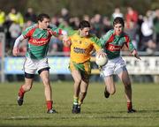 14 February 2009; Rory Kavanagh, Donegal, in action against Tom Parsons and Ronan McGarrity, Mayo. Allianz GAA National Football League, Division 1, Round 2, Donegal v Mayo, Letterkenny, Co. Donegal. Picture credit: Oliver McVeigh / SPORTSFILE