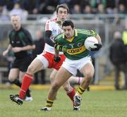 15 February 2009; Aidan O'Mahony, Kerry, in action against Joe McMahon, Tyrone. Allianz National Football League, Division 1, Round 2, Tyrone v Kerry, Healy Park, Omagh, Co. Tyrone. Picture credit: Oliver McVeigh / SPORTSFILE