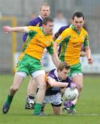 21 February 2009; Paul Griffin, Kilmacud Crokes, in action against Gary Sice and David Hanley, Corofin. AIB All-Ireland Senior Club Football Championship Semi-Final, Corofin v Kilmacud Crokes, Cusack Park, Mullingar, Co. Westmeath. Picture credit: Ray Ryan / SPORTSFILE