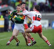8 March 2009; Marc O'Se, Kerry, in action against Paul Young, left, and James Kielt, Derry. Allianz GAA National Football League, Division 1, Round 3, Derry v Kerry, Sean De Bruin Park, Bellaghy, Co. Derry. Picture credit: Oliver McVeigh / SPORTSFILE