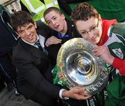 22 March 2009; Ireland's Donncha O'Callaghan with Brian Murphy, from Stillorgan, centre, and Ed Robinson, from Dundrum, Dublin, with the Triple Crown on the teams return to Dublin after completing the Grand Slam. Ireland rugby squad homecoming. Dawson Street, Dublin. Picture credit: Diarmuid Greene / SPORTSFILE