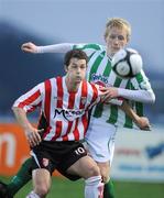 17 April 2009; Thomas Stewart, Derry City, in action against Derek Foran, Bray Wanderers. League of Ireland Premier Division, Bray Wanderers v Derry City, Carlisle Gounds, Bray, Co. Wicklow. Picture credit: Matt Browne / SPORTSFILE