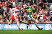 26 April 2009; Anthony Maher, Kerry, in action against Fergal Doherty, Derry. Allianz GAA National Football League, Division 1 Final, Kerry v Derry, Croke Park, Dublin. Picture credit: Stephen McCarthy / SPORTSFILE