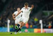 3 October 2015; Owen Farrell, England, kicks a penalty to make the score 20-13 in favour of Australia. 2015 Rugby World Cup, Pool A, England v Australia, Twickenham Stadium, London, England. Picture credit: Brendan Moran / SPORTSFILE