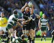 23 May 2009; Rocky Elsom, Leinster, takes the ball with help from team-mate Shane Jennings against Ben Woods, Leicester Tigers. Heineken Cup Final, Leinster v Leicester Tigers, Murrayfield Stadium, Edinburgh, Scotland. Picture credit: Matt Browne / SPORTSFILE