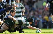 23 May 2009; Ben Woods dives over to score the first try of the game for Leicester Tigers despite being tackled by Shane Jennings and Isa Nacewa, left. Heineken Cup Final, Leinster v Leicester Tigers, Murrayfield Stadium, Edinburgh, Scotland. Picture credit: Ray McManus / SPORTSFILE