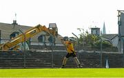 11 October 2015; Oisin O'Brien, Clonlara, takes a sideline cut in front of the main stand which is under construction. Clare County Senior Hurling Championship Final, Clonlara v Sixmilebridge. Cusack Park, Ennis, Co. Clare. Picture credit: Piaras Ó Mídheach / SPORTSFILE