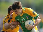 31 May 2009; David O'Connor, Leitrim, in action against John Nolan, Roscommon. Connacht GAA Football Senior Championship First Round, Leitrim v Roscommon, Pairc Sean Mac Diarmada, Carrick-On-Shannon, Co Leitrim. Picture credit: David Maher / SPORTSFILE