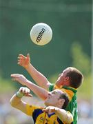 31 May 2009; Ray Cox, Leitrim, in action against Paul Kelly, Roscommon. Connacht GAA Football Senior Championship First Round, Leitrim v Roscommon, Pairc Sean Mac Diarmada, Carrick-On-Shannon, Co Leitrim. Picture credit: David Maher / SPORTSFILE