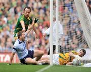 7 June 2009; Conal Keaney, Dublin, appeals for a goal which was subsequently disallowed as Paddy O'Rourke, Meath goalkeeper, holds the ball behind the goal line with Anthony Moyles, behind. Leinster GAA Football Senior Championship Quarter-Final, Dublin v Meath, Croke Park, Dublin. Picture credit: David Maher / SPORTSFILE