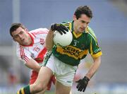 26 April 2009; Tom O'Sullivan, Kerry, in action against Eoin Bradley, Derry. Allianz GAA National Football League, Division 1 Final, Kerry v Derry, Croke Park, Dublin. Picture credit: Ray McManus / SPORTSFILE