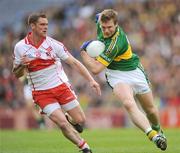26 April 2009; Tomas O Se, Kerry, in action against Brian Mullan, Derry. Allianz GAA National Football League, Division 1 Final, Kerry v Derry, Croke Park, Dublin. Picture credit: Ray McManus / SPORTSFILE