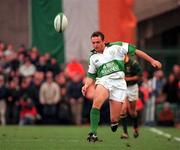 19 November 2000; Rob Henderson of Ireland during the International rugby friendly match between Ireland and South Africa at Lansdowne Road in Dublin. Photo by Aoife Rice/Sportsfile
