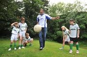 29 July 2009; Kildare's Dermot Earley with children, from Bray Emmets Gaelic Football Club, Bray, Co. Wicklow, from left to right, David Maloney, age 8, Conor O'Doherty, age 12, Stephen Finn, age 11, Emma Groves, age 11, and Aifric Murphy, age 11, at the launch of the MBNA Kick Fada 2009. MBNA Headquarters, Hatch Street, Dublin. Picture credit: David Maher / SPORTSFILE