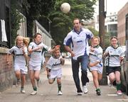 29 July 2009; Kildare's Dermot Earley with children, from Bray Emmets Gaelic Football Club, Bray, Co. Wicklow, from left to right, Emma Groves, age 11, Conor O'Doherty, age 12, David Maloney, age 8, Stephen Finn, age 11, and Aifric Murphy, age 11, at the launch of the MBNA Kick Fada 2009. MBNA Headquarters, Hatch Street, Dublin. Picture credit: David Maher / SPORTSFILE