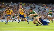 3 August 2009; Eanna O'Connor, Kerry, is tackled by Naos Connaughton, Roscommon. ESB GAA Football All-Ireland Minor Championship Quarter-Final, Kerry v Roscommon, Croke Park, Dublin. Picture credit: Stephen McCarthy / SPORTSFILE