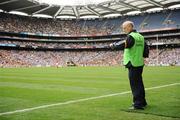 9 August 2009; Meath manager Eamon O'Brien checks his watch during the closing stages of the game. GAA Football All-Ireland Senior Championship Quarter-Final, Meath v Mayo, Croke Park, Dublin. Picture credit: Stephen McCarthy / SPORTSFILE