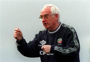 24 April 2000; Assistant coach Billy Young during a Republic of Ireland U21's training session at AUL Complex in Clonshaugh, Dublin. Photo by David Maher/Sportsfile