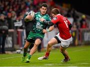 28 November 2015; Tiernan O'Halloran, Connacht, evades the tackle of Andrew Conway, Munster. Guinness PRO12, Round 8, Munster v Connacht. Thomond Park, Limerick. Picture credit: Seb Daly / SPORTSFILE