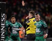 28 November 2015; Referee Ben Whitehouse awards a penalty try to Munster. Guinness PRO12, Round 8, Munster v Connacht. Thomond Park, Limerick. Picture credit: Seb Daly / SPORTSFILE