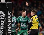 28 November 2015; Referee Ben Whitehouse awards a penalty try to Munster, despite the appeals of Connacht's Robbie Henshaw. Guinness PRO12, Round 8, Munster v Connacht. Thomond Park, Limerick. Picture credit: Seb Daly / SPORTSFILE