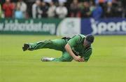 27 August 2009; Kevin O'Brien, Ireland,catches the ball on Adil Rashid, England. One Day Cricket International, Ireland v England, Stormont, Belfast, Co. Antrim. Picture credit: Oliver McVeigh / SPORTSFILE