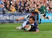 28 August 2009; Isa Nacewa, Leinster, scores his side's first try despite the efforts of Nick Kennedy, London Irish. Leinster v London Irish - Pre-Season Friendly, Donnybrook Stadium, Dublin. Photo by Sportsfile