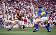 1 September 1991; Liam Fennelly, Kilkenny, in action against Noel Sheehy, Tipperary. All-Ireland Senior Hurling Final, Tipperary v Kilkenny, Croke Park. Picture Credit: Ray McManus / SPORTSFILE