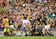 30 August 2009; Nigel Crawford, Meath, in action against Darragh O Se, Kerry. GAA All-Ireland Senior Football Championship Semi-Final, Kerry v Meath, Croke Park, Dublin. Picture credit: Ray McManus / SPORTSFILE