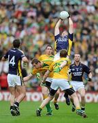 30 August 2009; Micheal Quirke, Kerry, fields the ball ahead of Mark Ward, left, and Kevin Reilly, Meath. GAA All-Ireland Senior Football Championship Semi-Final, Kerry v Meath, Croke Park, Dublin. Picture credit: Brian Lawless / SPORTSFILE