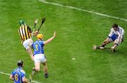 6 September 2009; Brendan Cummins, Tipperary goal keeper, saves an 8th minute goal attempt on goal by Henry Shefflin, 11, Kilkenny. GAA Hurling All-Ireland Senior Championship Final, Kilkenny v Tipperary, Croke Park, Dublin. Picture credit: Ray McManus / SPORTSFILE