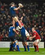 27 December 2015; Jamie Heaslip, Leinster, wins possession in a lineout ahead of Jack O'Donoghue, Munster. Guinness PRO12, Round 10, Munster v Leinster. Thomond Park, Limerick. Picture credit: Diarmuid Greene / SPORTSFILE