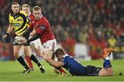 27 December 2015; Keith Earls, Munster, is tackled by Luke Fitzgerald, Leinster. Guinness PRO12, Round 10, Munster v Leinster. Thomond Park, Limerick. Picture credit: Diarmuid Greene / SPORTSFILE