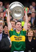 20 September 2009; Marc O Se, Kerry, lifts the Sam Maguire cup. GAA Football All-Ireland Senior Championship Final, Kerry v Cork, Croke Park, Dublin. Picture credit: Stephen McCarthy / SPORTSFILE