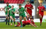 10 January 2016; Bundee Aki, Connacht, breaks through the Scarlets defense. Guinness PRO12, Round 12, Scarlets v Connacht, Parc Y Scarlets, Llanelli, Wales. Picture credit: Chris Fairweather / SPORTSFILE