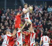 31 October 2009; Ed O'Donoghue, Ulster, takes the ball in the lineout against Alan Quinlan, Munster. Celtic League, Munster v Ulster, Thomond Park, Limerick. Picture credit: Matt Browne / SPORTSFILE